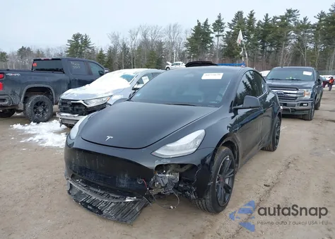 2023 Tesla Model Y Awd/Long Range Dual Motor All-Wheel Drive z USA, uszkodzony, nr VIN 7SAYGDEE1PF612345